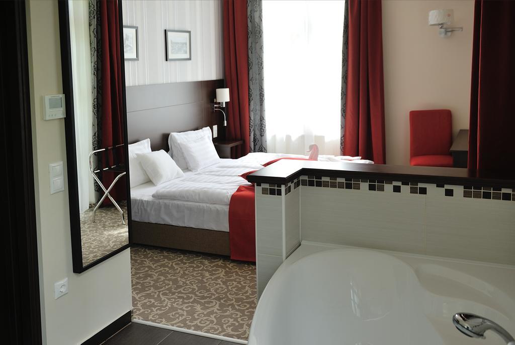 Corner Hotel&Kávéház Dunaújváros Quarto foto